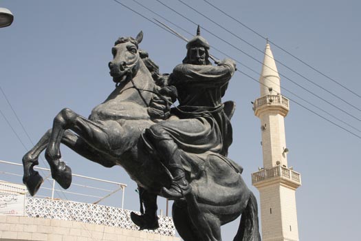 Jazdecká socha znázorňujúca sultána Saladína